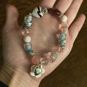 HP Brand 🆕Gorgeous Custom Made Stretch Bracelet w/ Rose Hibiscus & Heart Charms
